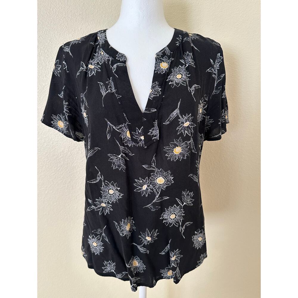 Old Navy Women Black Floral V-neck Short Sleeves Blouse Size M
